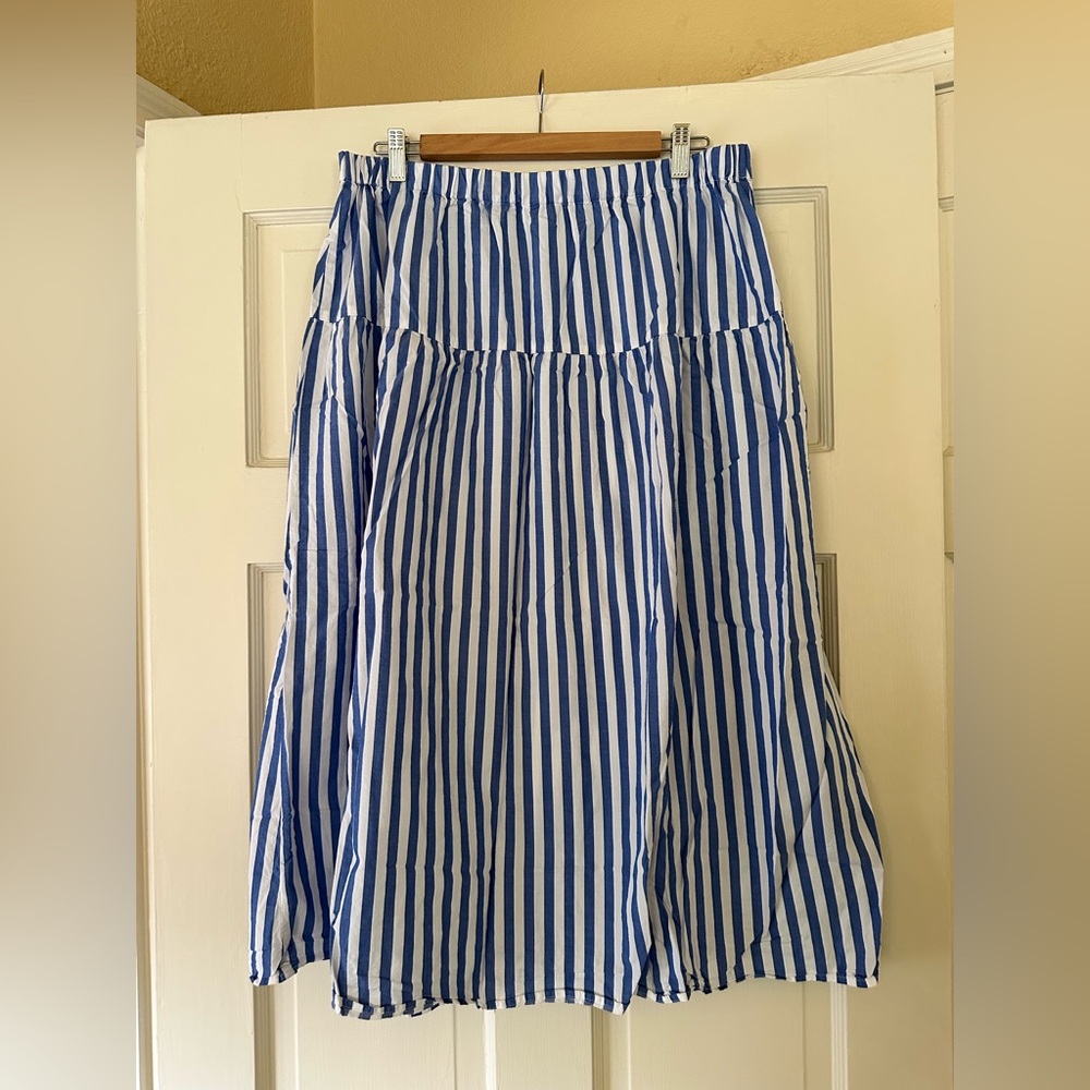 Old Navy Blue and White A-Line Skirt